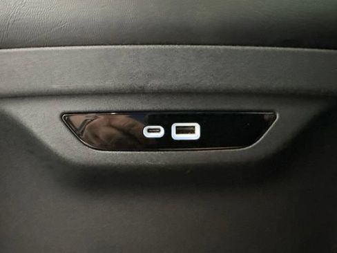 Used 2025 Chrysler Pacifica Limited FWD image 27