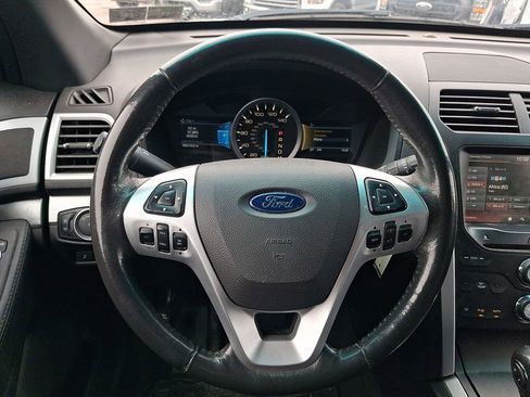 Used 2014 Ford Explorer XLT w/ Equipment Group 202A image 19