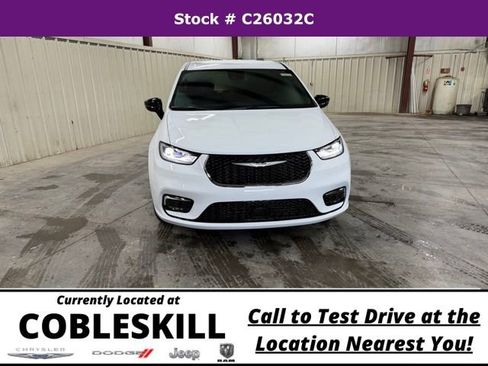 New 2026 Chrysler Pacifica Select image 2