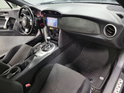 Used 2020 Toyota 86 RWD image 30