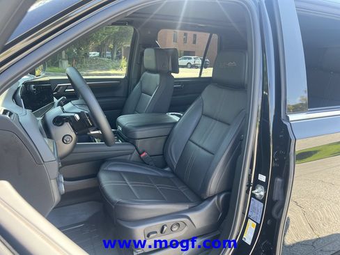 Used 2025 Chevrolet Tahoe High Country AWD/4WD image 20