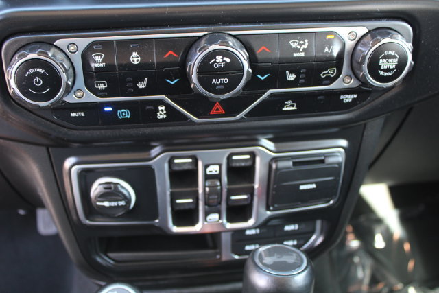 Used 2023 Jeep Wrangler Unlimited Sahara w/ Cold Weather Group AWD/4WD image 26