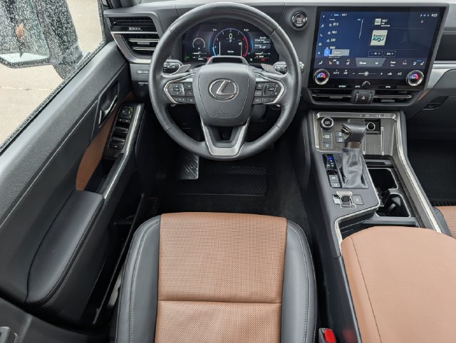 Used 2025 Lexus GX 550 w/ Accessory Package (2T) AWD/4WD image 12