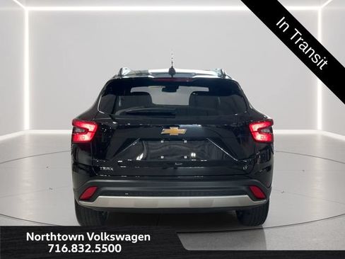 Used 2025 Chevrolet Trax LT w/ LT Convenience Package FWD image 4