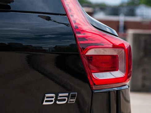 Certified 2023 Volvo XC40 B5 Core w/ Convenience Package AWD/4WD image 5