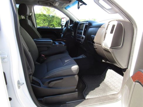 Used 2017 GMC Sierra 1500 SLE image 30