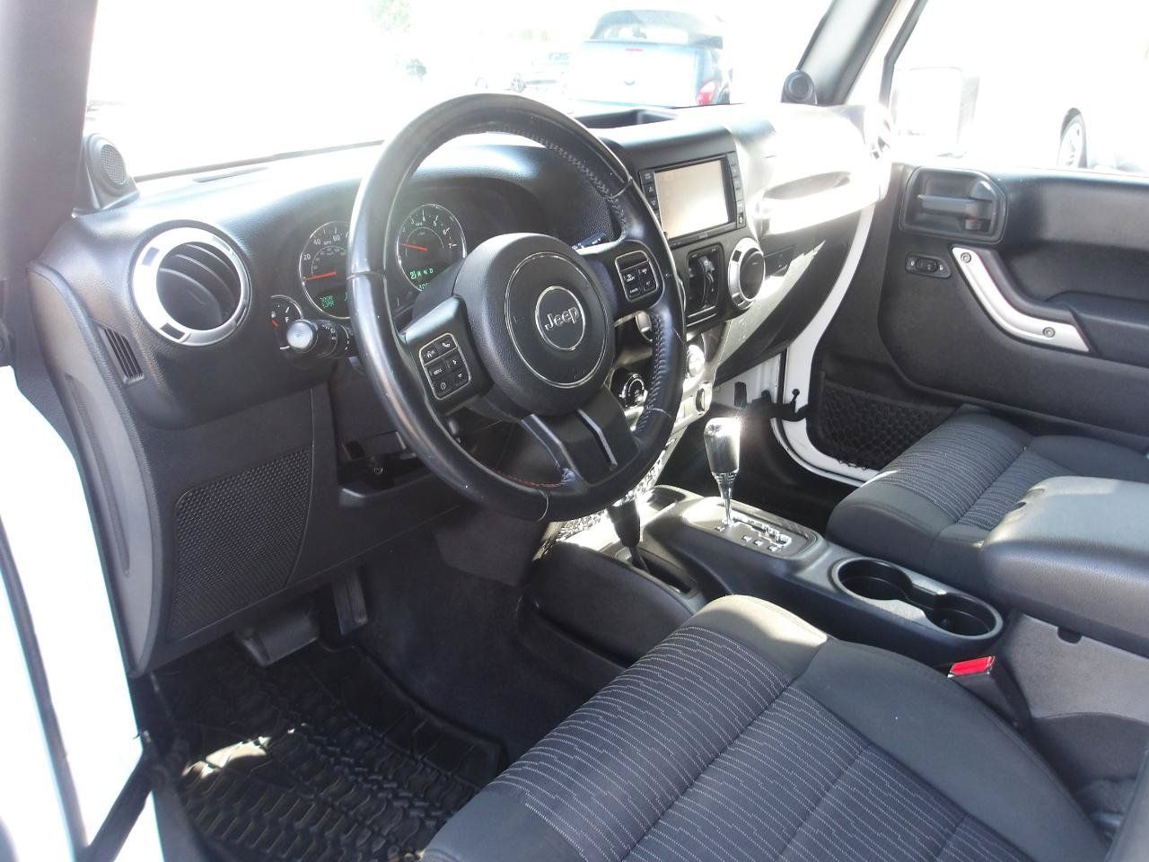 Used 2012 Jeep Wrangler Unlimited Sahara w/ Connectivity Group AWD/4WD image 9