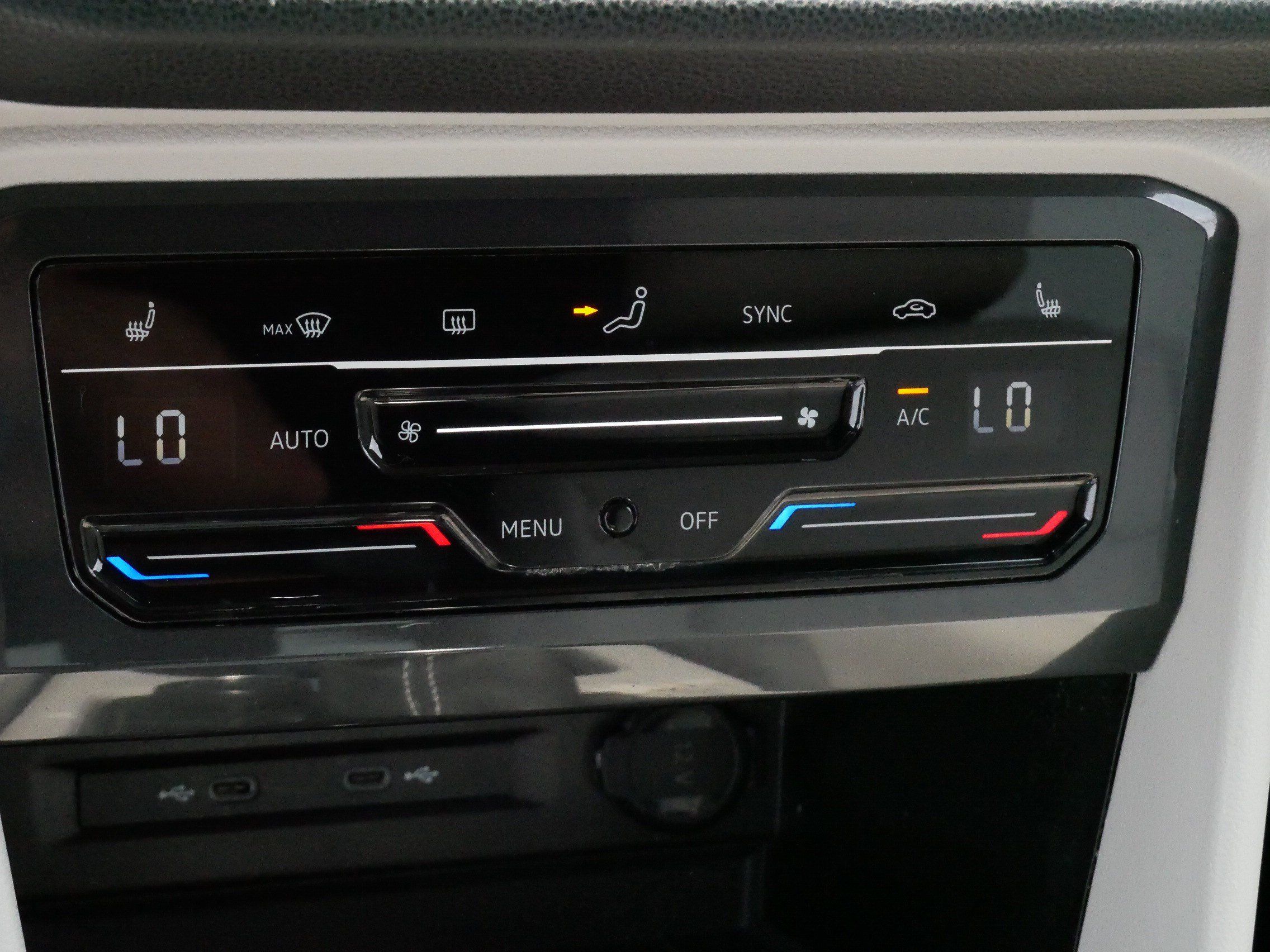 Certified 2023 Volkswagen Tiguan SE R-Line AWD/4WD image 23