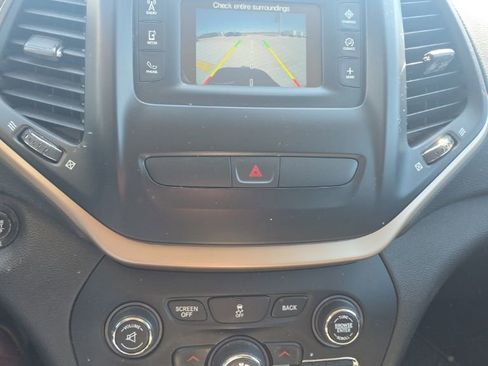 Used 2017 Jeep Cherokee Latitude w/ Comfort/Convenience Group image 13