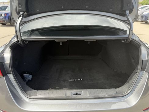 Used 2023 Nissan Sentra SR w/ SR Premium Package FWD image 17