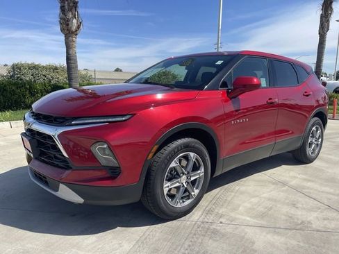 Used 2023 Chevrolet Blazer LT FWD image 1