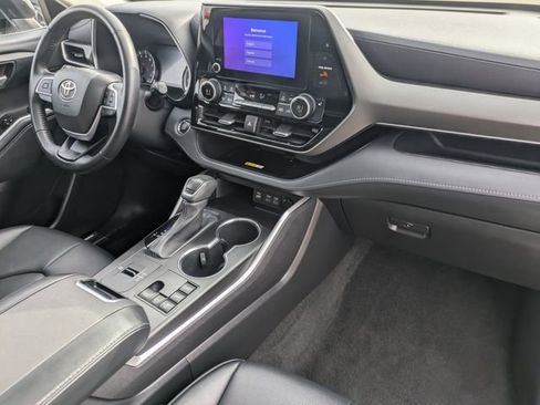Used 2023 Toyota Highlander XLE image 34