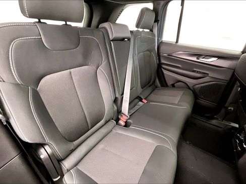 New 2025 Jeep Grand Cherokee 4WD image 10