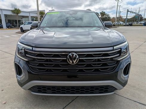 Used 2024 Volkswagen Atlas Peak Edition SE image 9