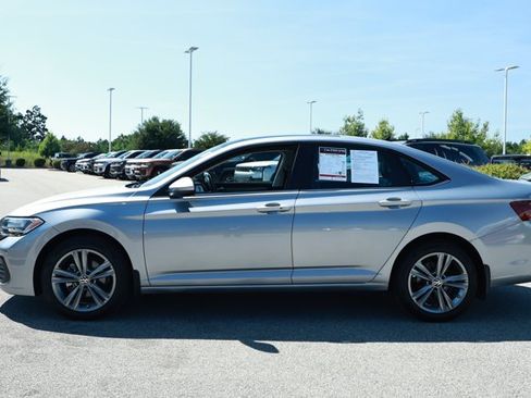 Used 2022 Volkswagen Jetta SE FWD image 9