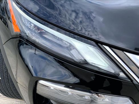 Used 2021 Nissan Rogue SV image 26