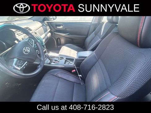 Used 2017 Toyota Camry SE image 5