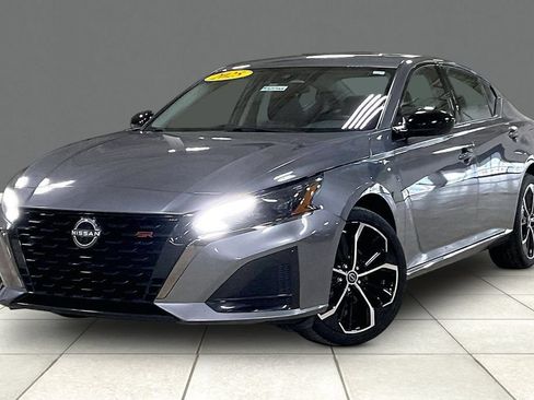 Used 2025 Nissan Altima 2.5 SR AWD/4WD image 2