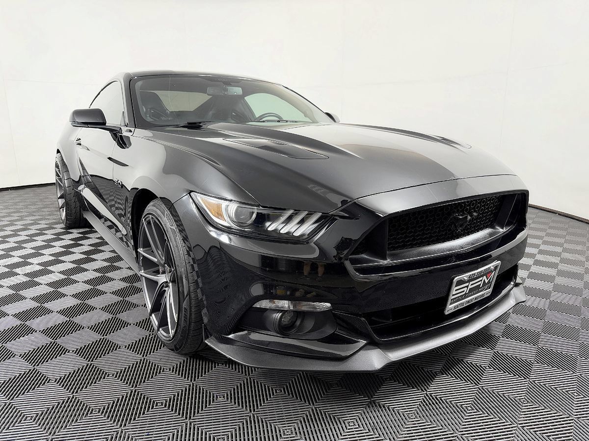 Used 2017 Ford Mustang GT Premium w/ GT Performance Package RWD image 5