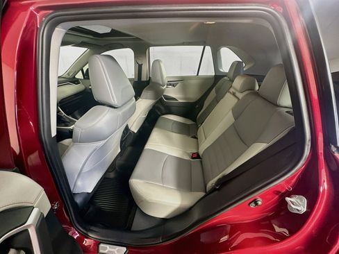 Used 2019 Toyota RAV4 Limited w/ Carpet Mat Package FWD image 28
