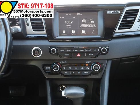 Used 2017 Kia Niro EX FWD image 16