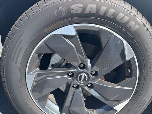 Used 2024 Nissan Rogue SV image 10