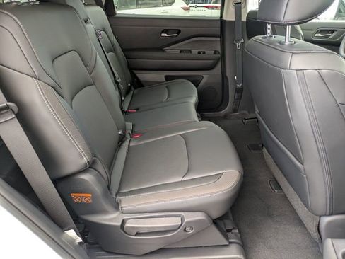 New 2026 Nissan Pathfinder SL FWD image 26