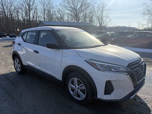 Used 2021 Nissan Kicks S image 4