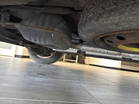 Used 2007 Hyundai Entourage GLS image 42