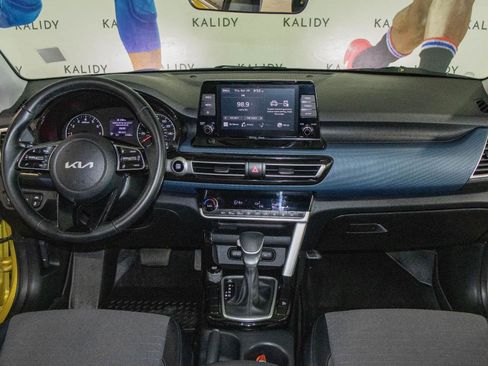 Used 2023 Kia Seltos S FWD image 3