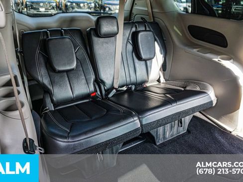 Used 2022 Chrysler Pacifica Touring-L image 23