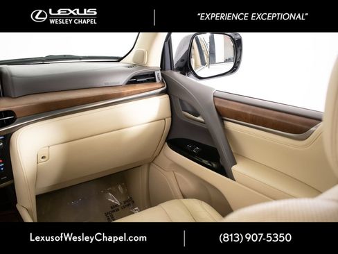Used 2016 Lexus LX 570 4WD w/ Luxury Package image 33