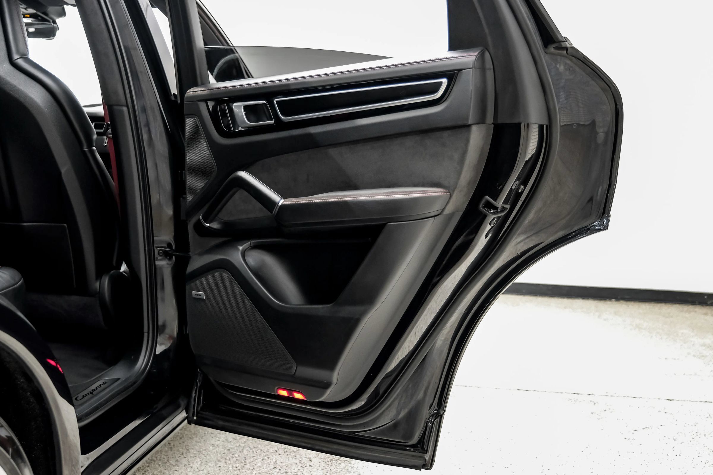Used 2021 Porsche Cayenne GTS w/ Premium Package AWD/4WD image 59