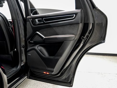 Used 2021 Porsche Cayenne GTS w/ Premium Package AWD/4WD image 59