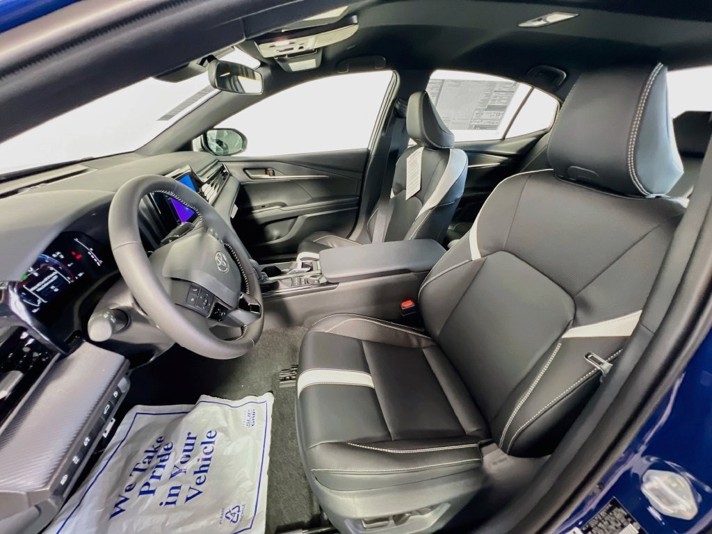 Used 2025 Toyota Camry SE FWD image 12