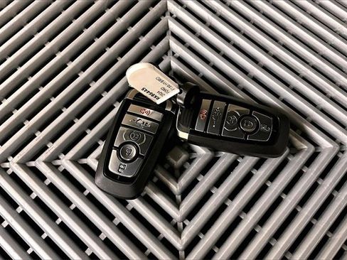 Used 2024 Ford F150 Lariat image 9