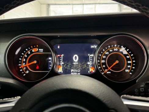 Used 2019 Jeep Wrangler Unlimited Sahara AWD/4WD image 13
