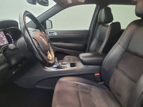 Used 2020 Jeep Grand Cherokee Laredo w/ Laredo X Package RWD image 17