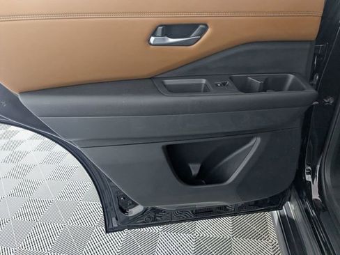 Used 2022 Nissan Pathfinder Platinum w/ Cargo Package image 31