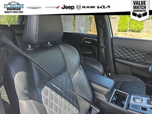Used 2024 Mitsubishi Outlander SEL AWD/4WD image 29