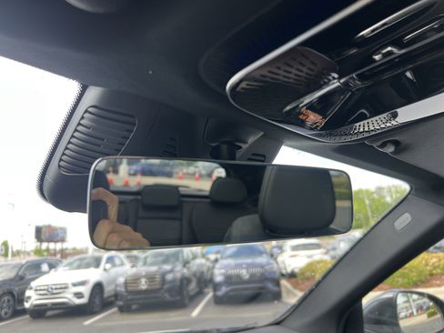 Used 2025 Mercedes-Benz GLC 300 4MATIC image 26