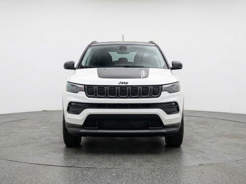 Used 2025 Jeep Compass Trailhawk w/ Trailer Tow Group AWD/4WD image 2