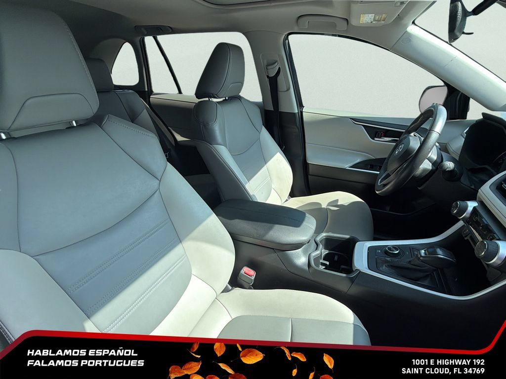 Used 2022 Toyota RAV4 XLE Premium AWD/4WD image 30
