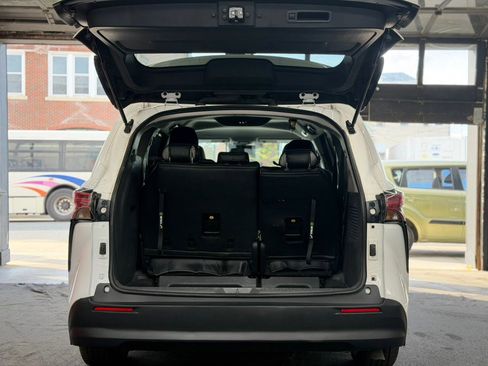 Used 2021 Toyota Sienna LE FWD image 9