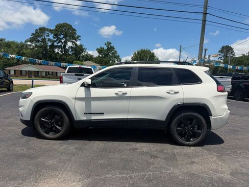 Used 2019 Jeep Cherokee Latitude Plus FWD image 9