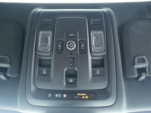 Used 2025 Chevrolet Suburban RST AWD/4WD image 16