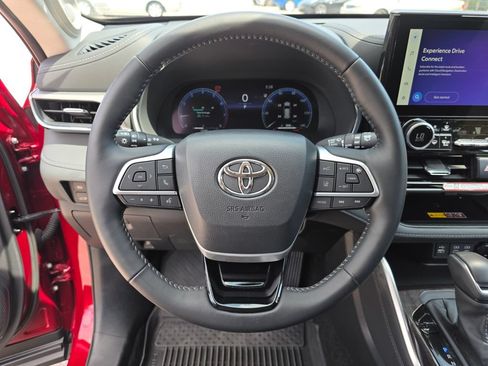 Used 2026 Toyota Highlander Platinum AWD/4WD image 30