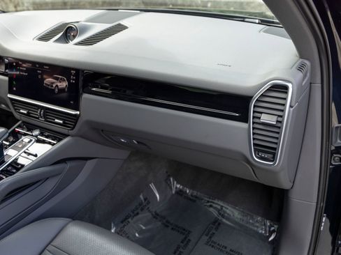 Certified 2022 Porsche Cayenne AWD/4WD image 56