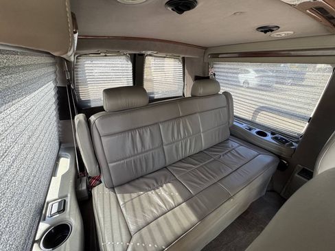 Used 2004 GMC Savana 1500 w/ Preferred Equipment Group RWD image 24