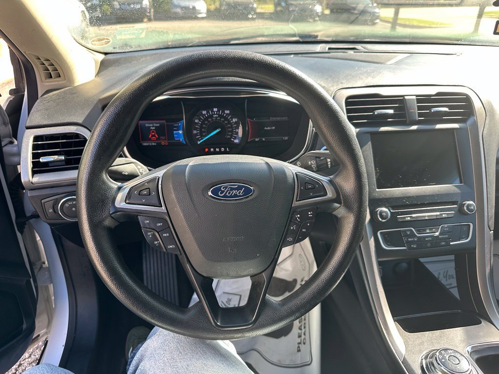 Used 2017 Ford Fusion SE w/ Fusion SE Technology Package FWD image 11